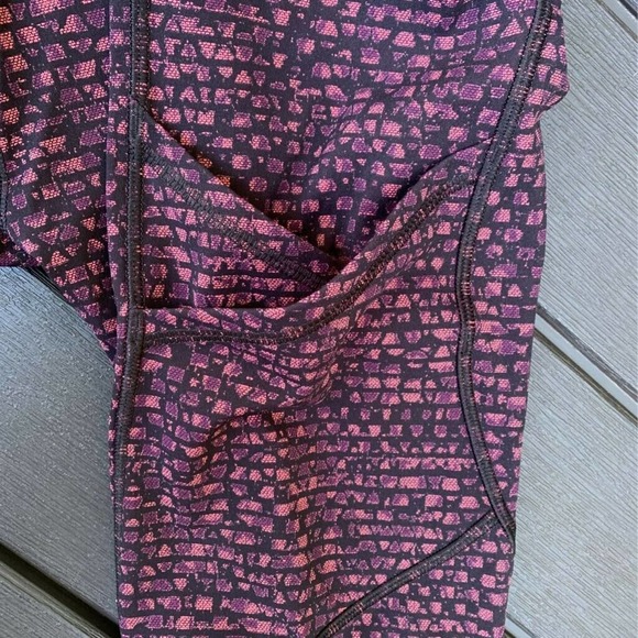 Lululemon Womens Activewear Leggings Pants Black Purple Geometric Pockets 6 - Picture 8 of 10